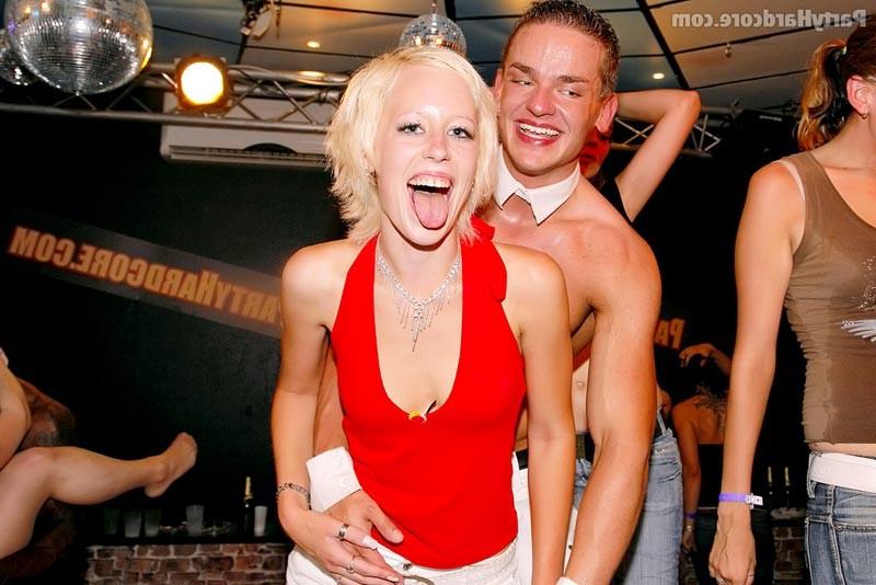 16P Drunk amateur babes fucking at hardcore wild party
