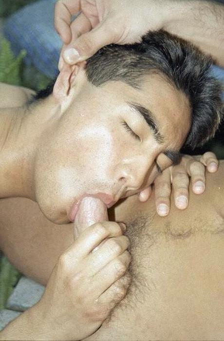 20P An asian twink drilling a navy friend and shooting on his belly