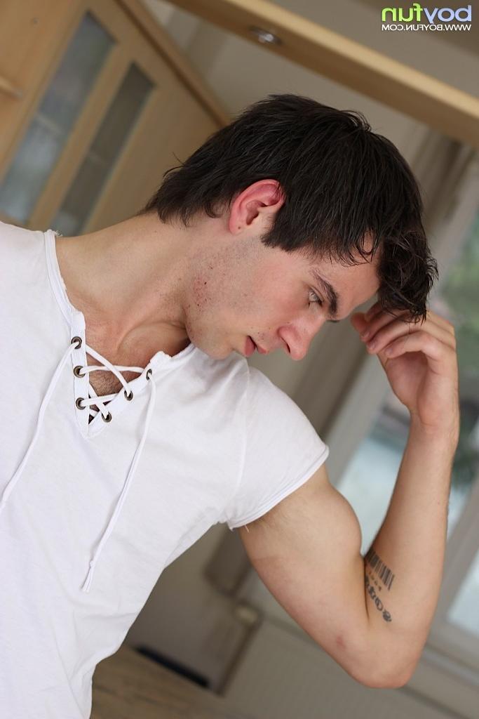 15P Hairy Justin Walker busts a nut all over his chest.