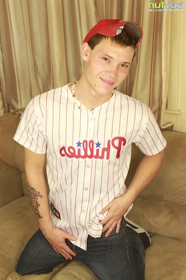 15P Athletic twink Bladen Sawyer strokes big dick