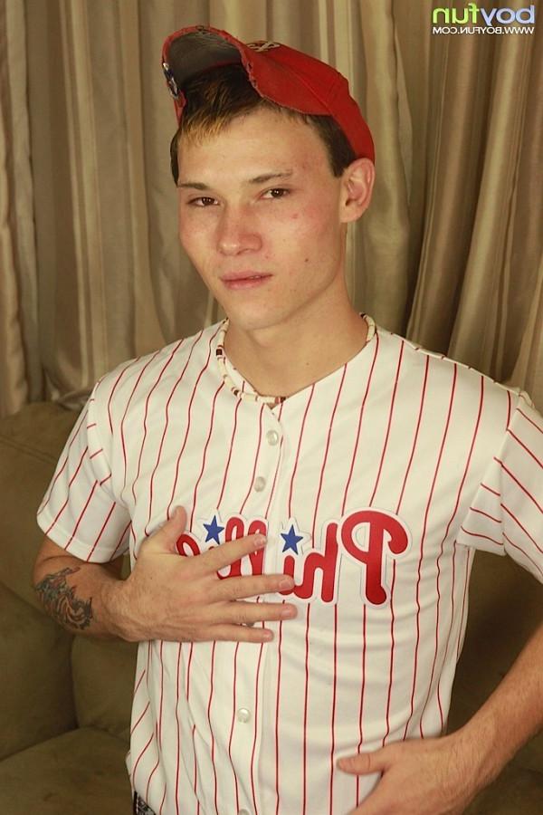 15P Athletic twink Bladen Sawyer strokes big dick