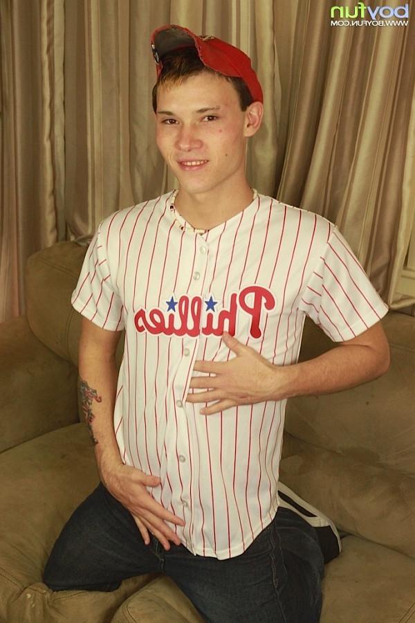 15P Athletic twink Bladen Sawyer strokes big dick