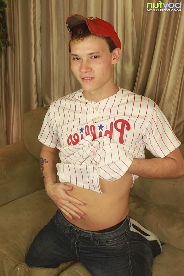 15P Athletic twink Bladen Sawyer strokes big dick
