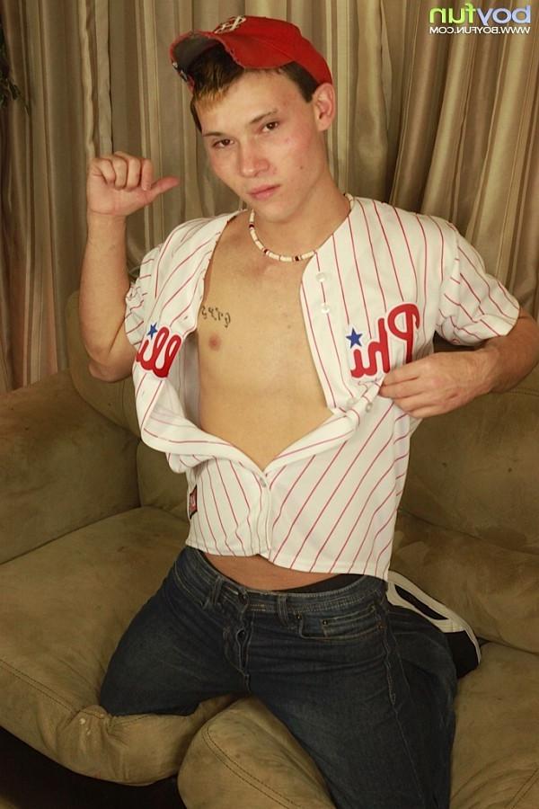 15P Athletic twink Bladen Sawyer strokes big dick