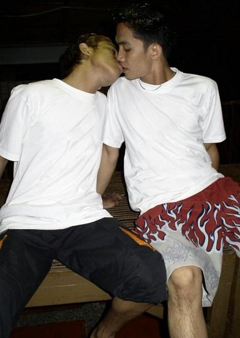 20P Asian twinks enjoy rimming and pounding in the country house