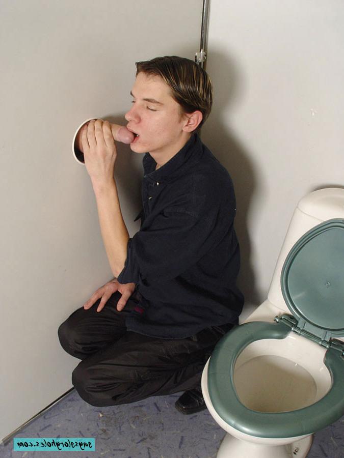 15P Hot gay sucking and fucking in toilet