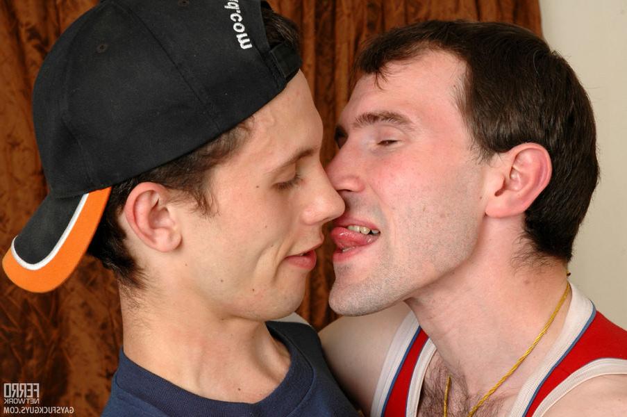 20P Straight guy playing at cards with his gay friend betting his fresh asshole