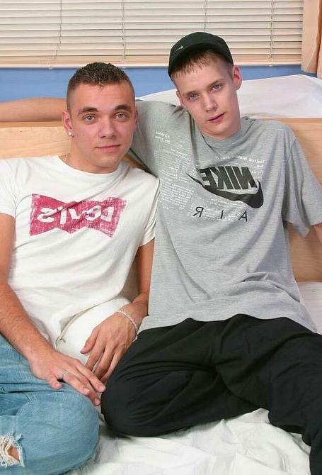 4P Twink couple enjoy sucking and rimming and fucking in a dorm