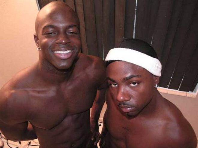 20P Two smooth black muscle dudes enjoy mutual fucking in a hotel