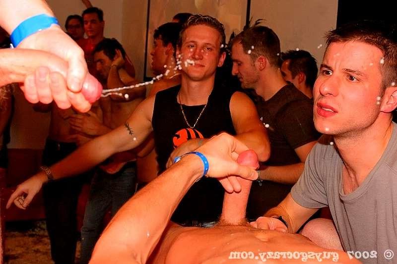 20P Hunk exploring the tight asshole of a drunk gay