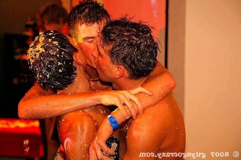 20P Hunk exploring the tight asshole of a drunk gay