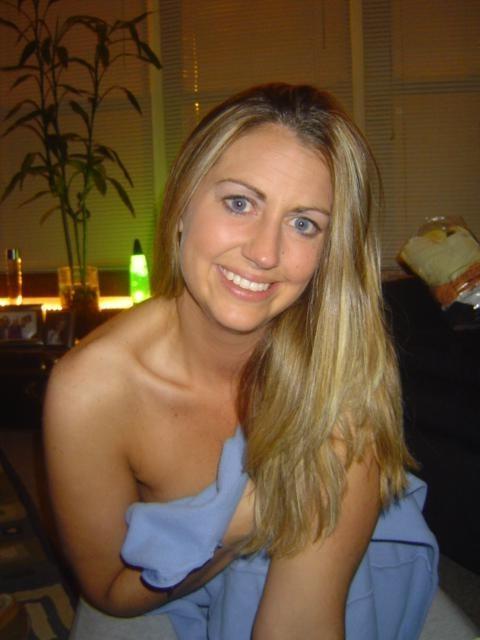15P Real amateur milfs being naughty on cam