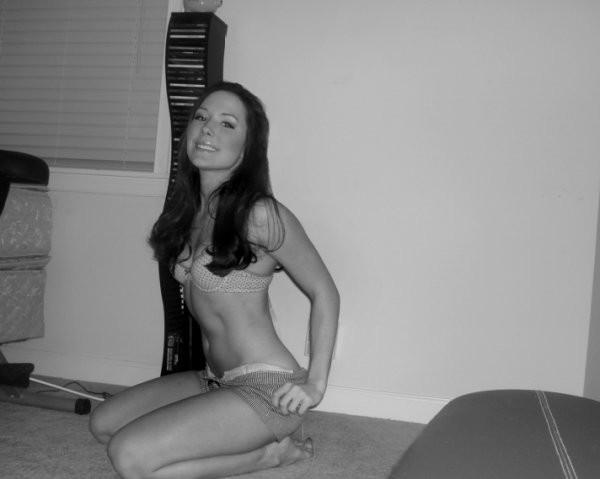 8P Hot Amateur Girlfriends Flashing Sucking and Fucking