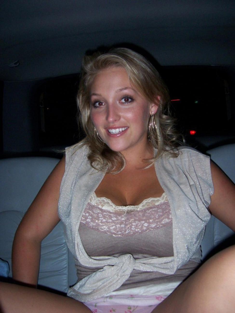 15P Photos of a wild wife who got naughty in the car