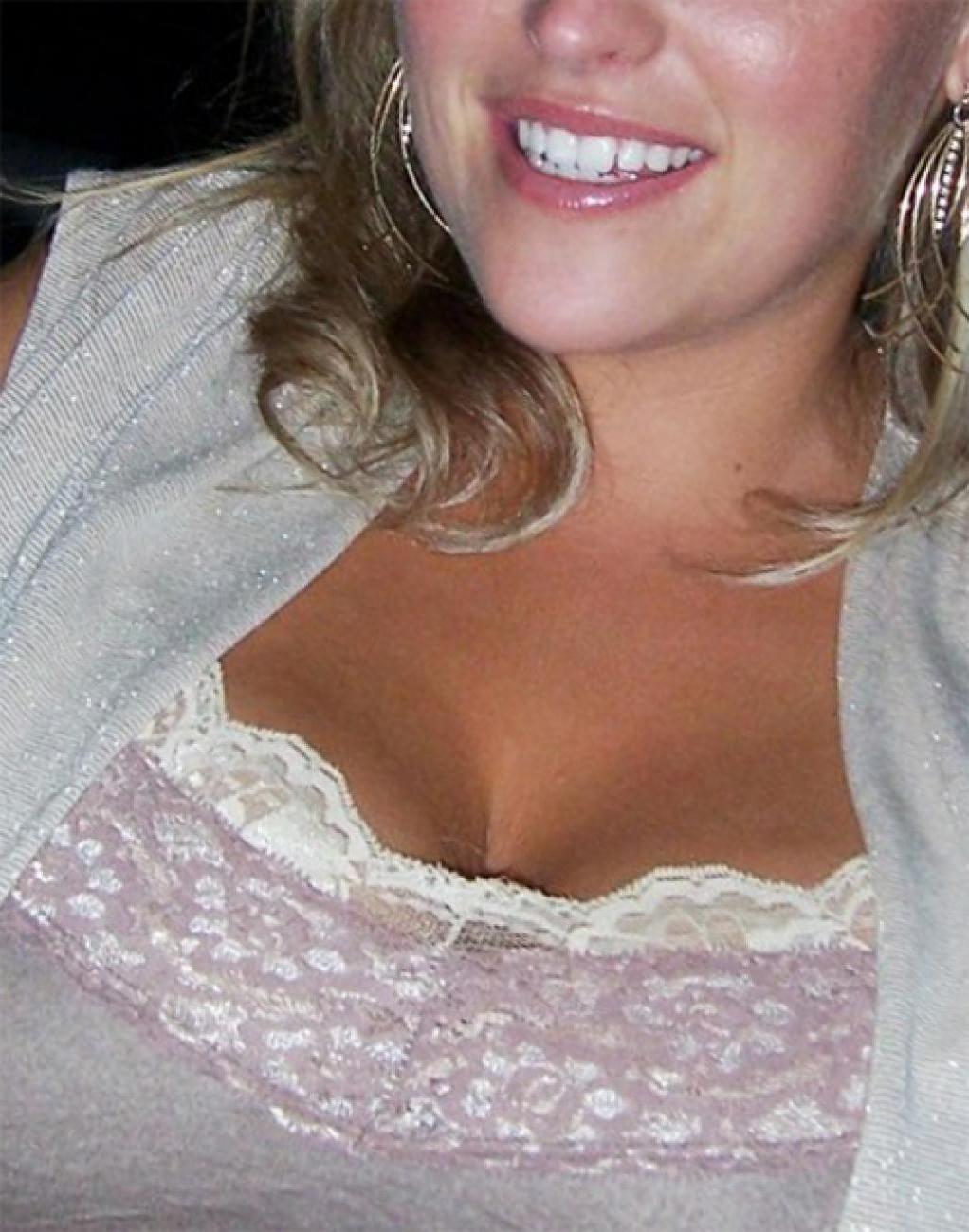 15P Photos of a wild wife who got naughty in the car