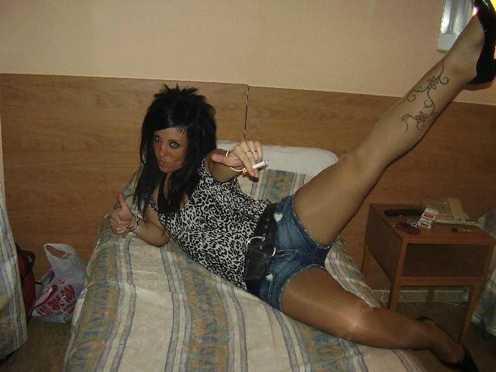 16P Sexy chick likes to show you her masterbating in these pics