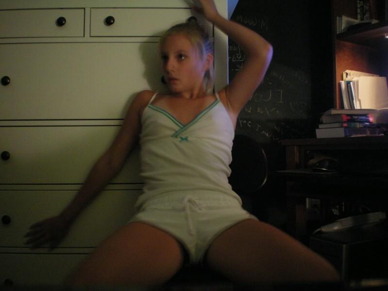 16P My hot wife likes to be watched in these hot horny pics