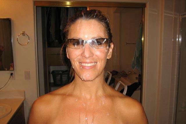 16P Sexy chick likes to show you her masterbating in these pics
