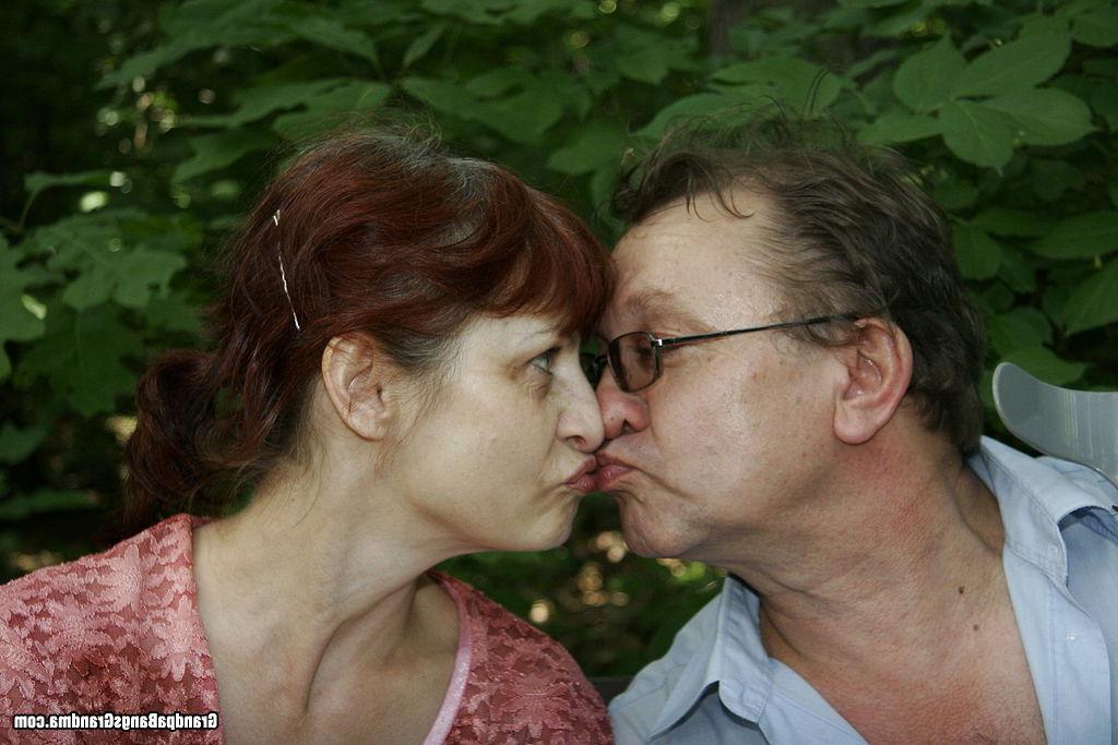 15P Old couple fucked wild outdoor