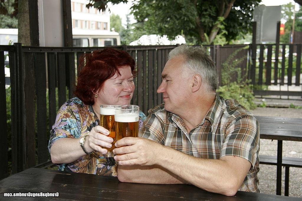 15P Busty granny couple fucked outdoor