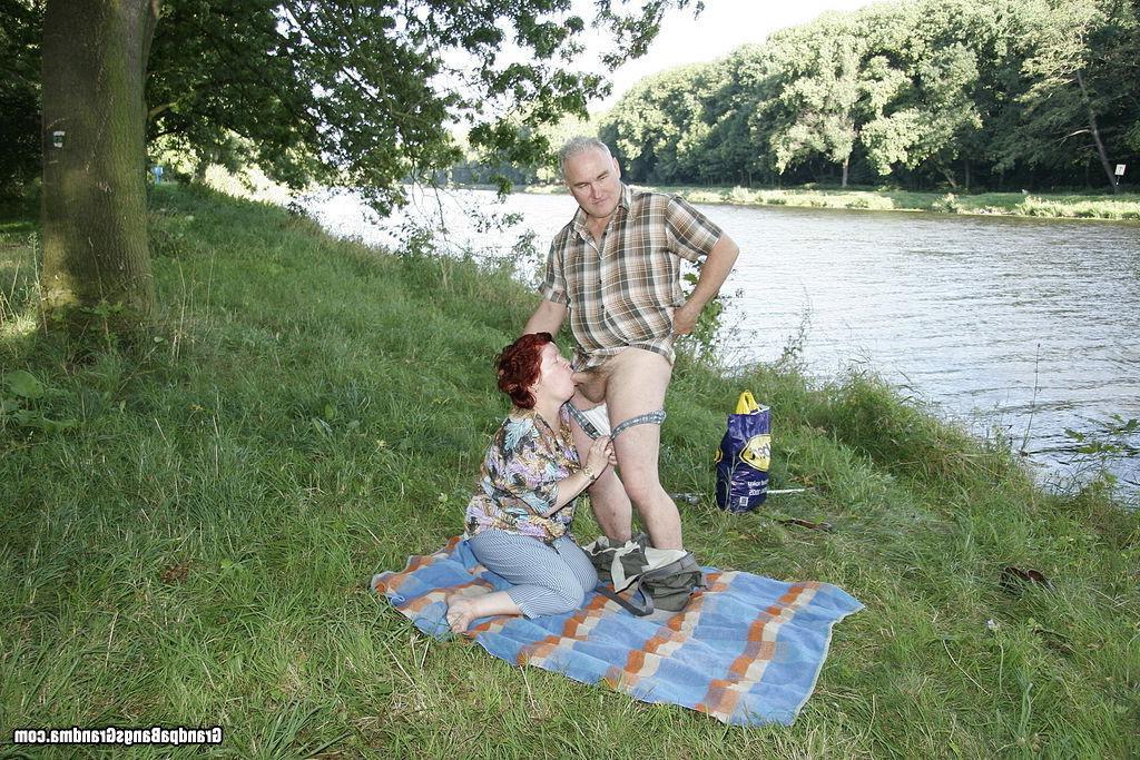 15P Busty granny couple fucked outdoor