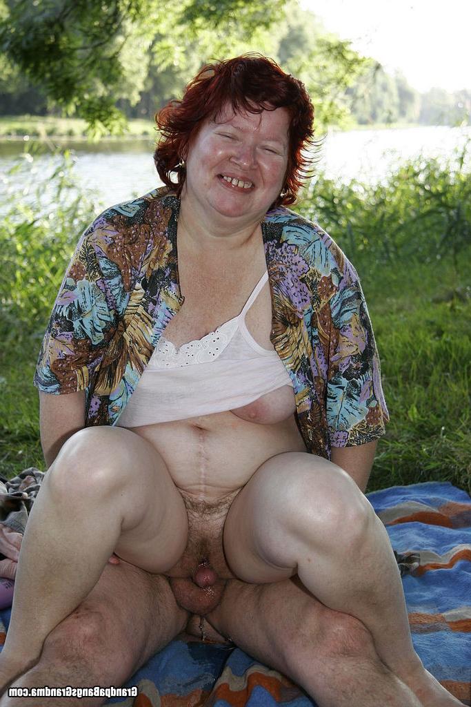 15P Busty granny couple fucked outdoor