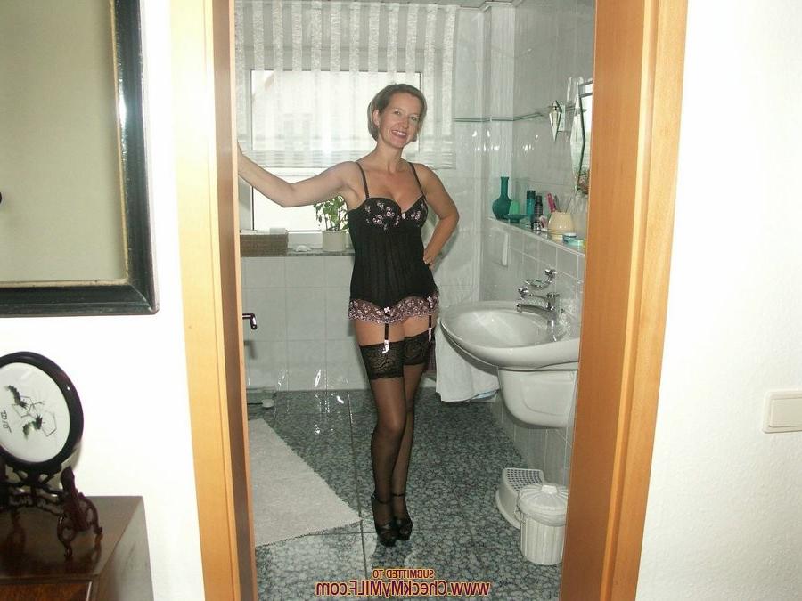 15P Beautiful amateur housewife posing