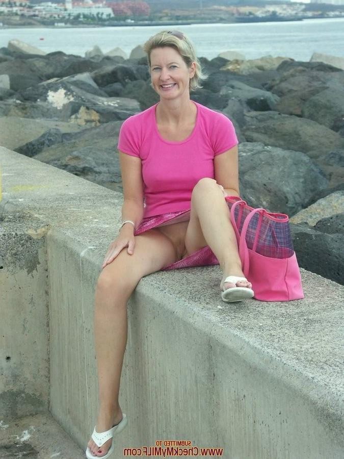 15P Beautiful amateur housewife posing