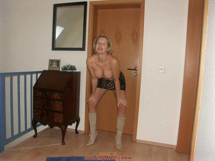 15P Beautiful amateur housewife posing