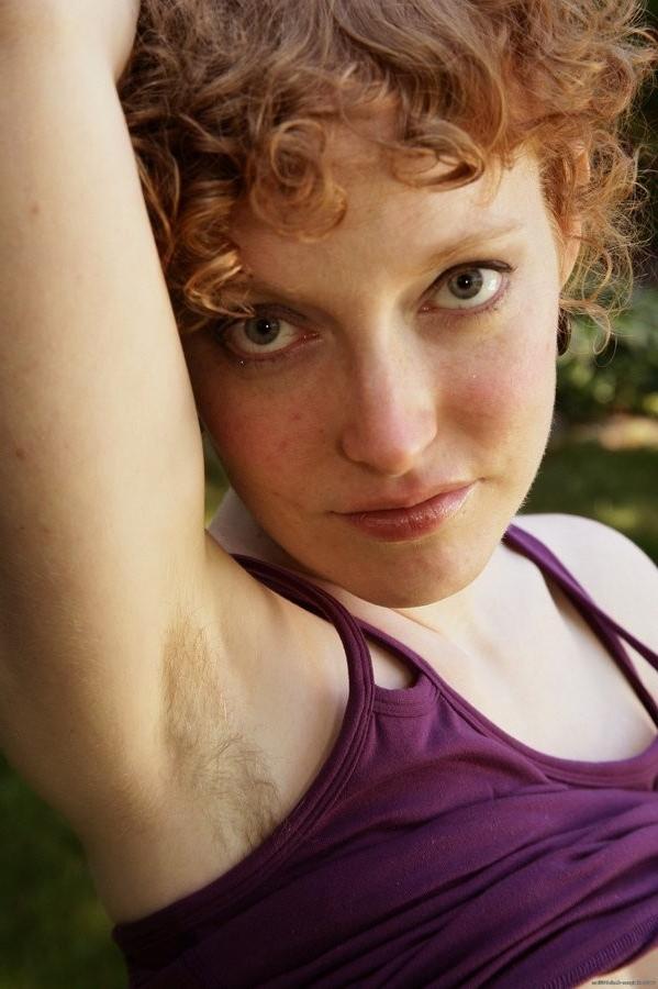 16P Furry Redheaded Housewife Spreads Wide While Outdoors