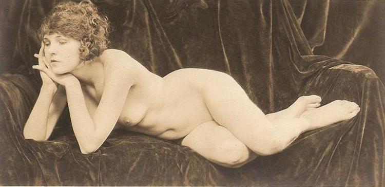 16P Vintage ladies are proud of their boobies and show them on cam