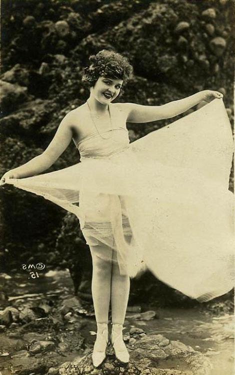 16P Vintage ladies are proud of their boobies and show them on cam