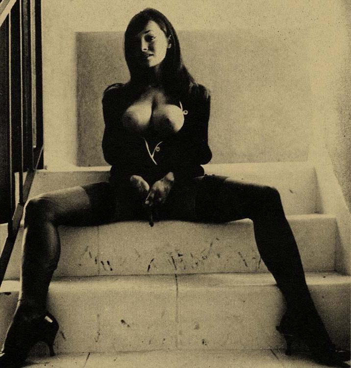 16P Vintage ladies are proud of their boobies and show them on cam