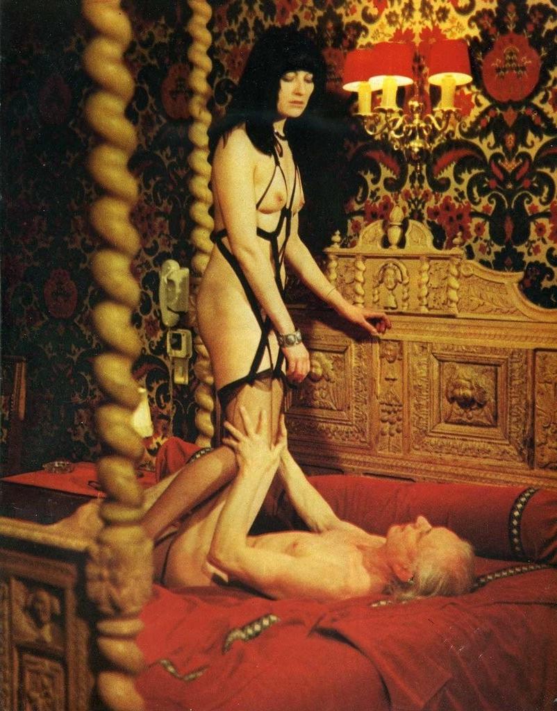16P Classic color tints chicks enjoy posing in the seventies