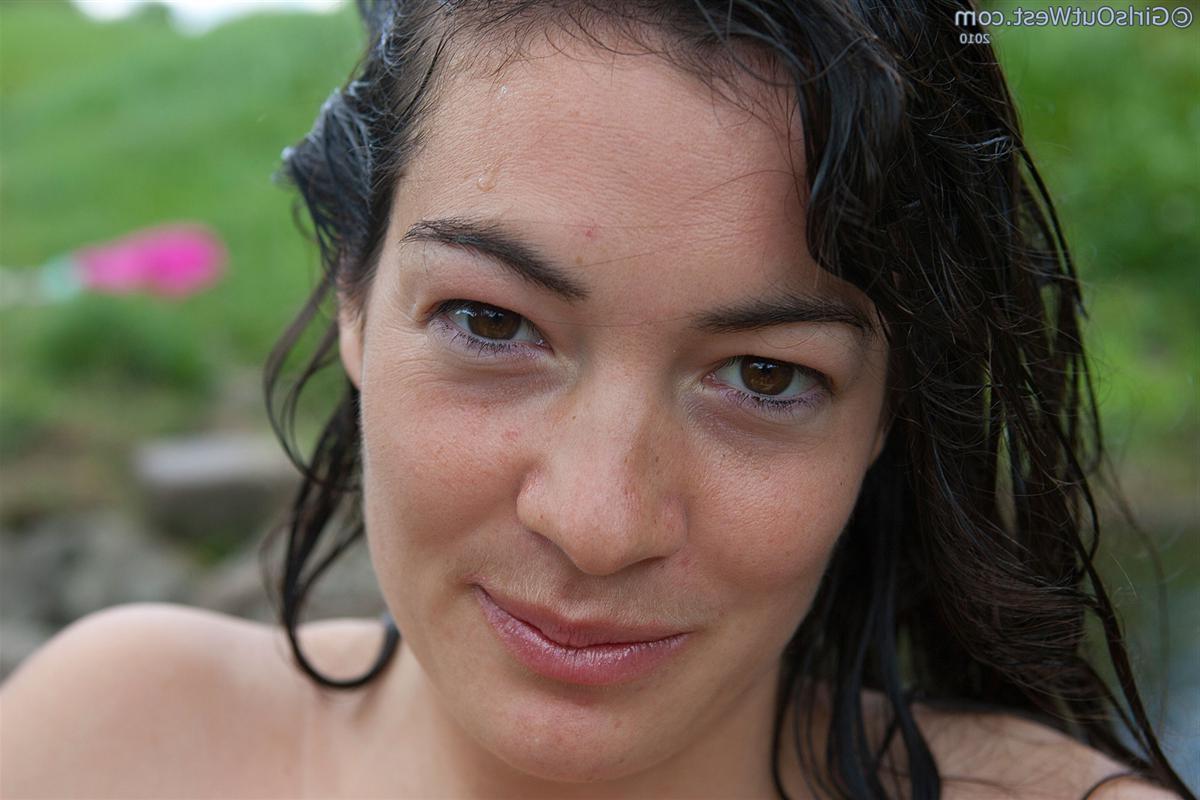 16P A hairy Australian amateur strips of in a river