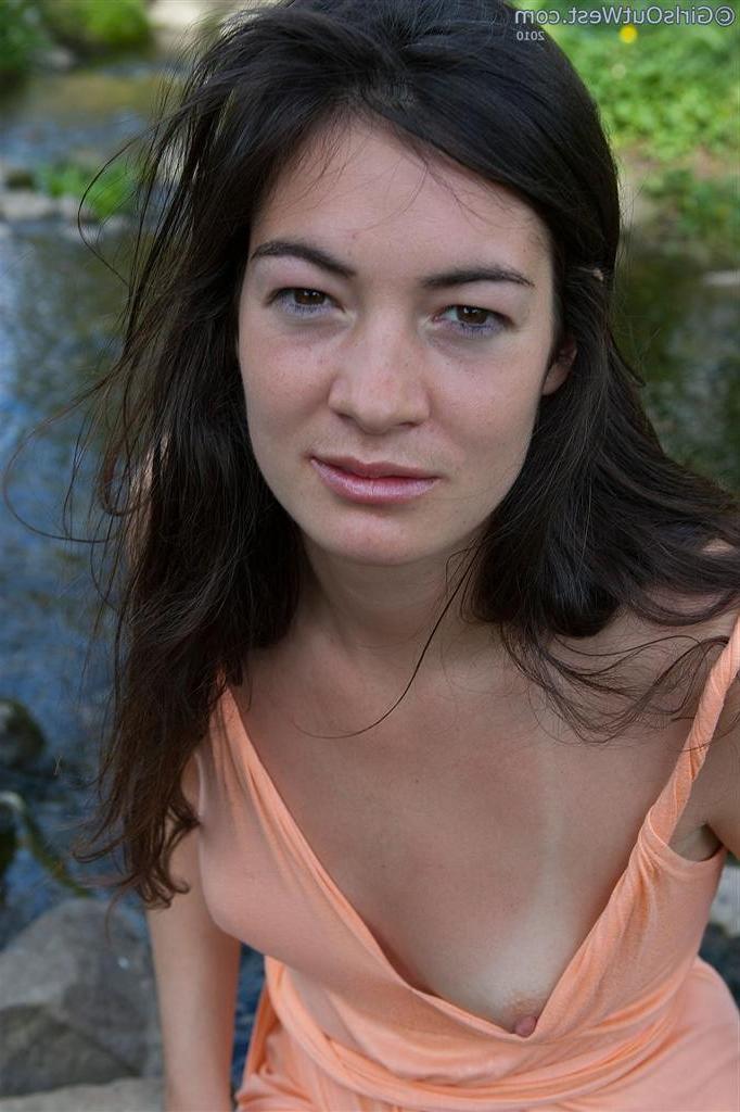 16P A hairy Australian amateur strips of in a river