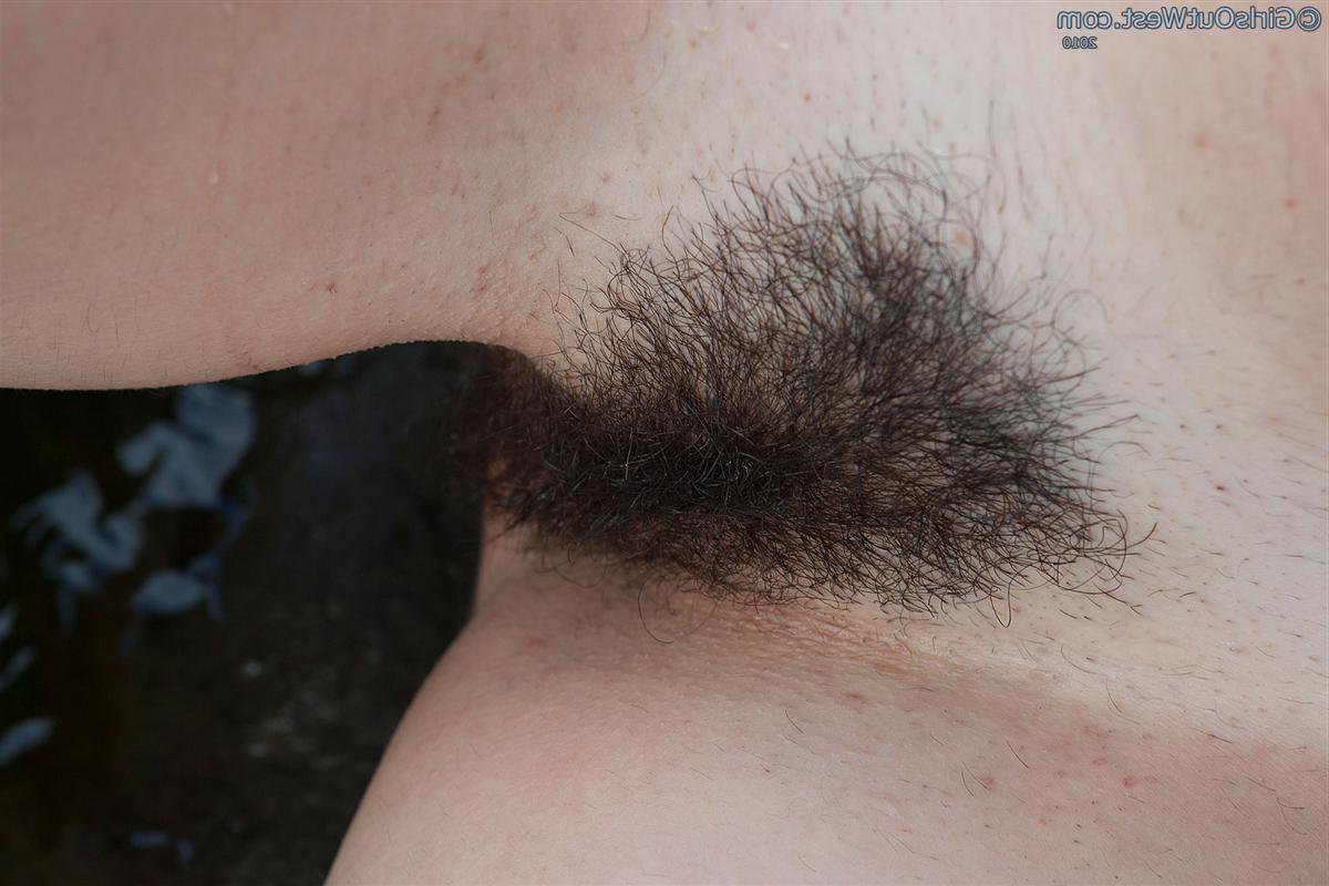 16P A hairy Australian amateur strips of in a river
