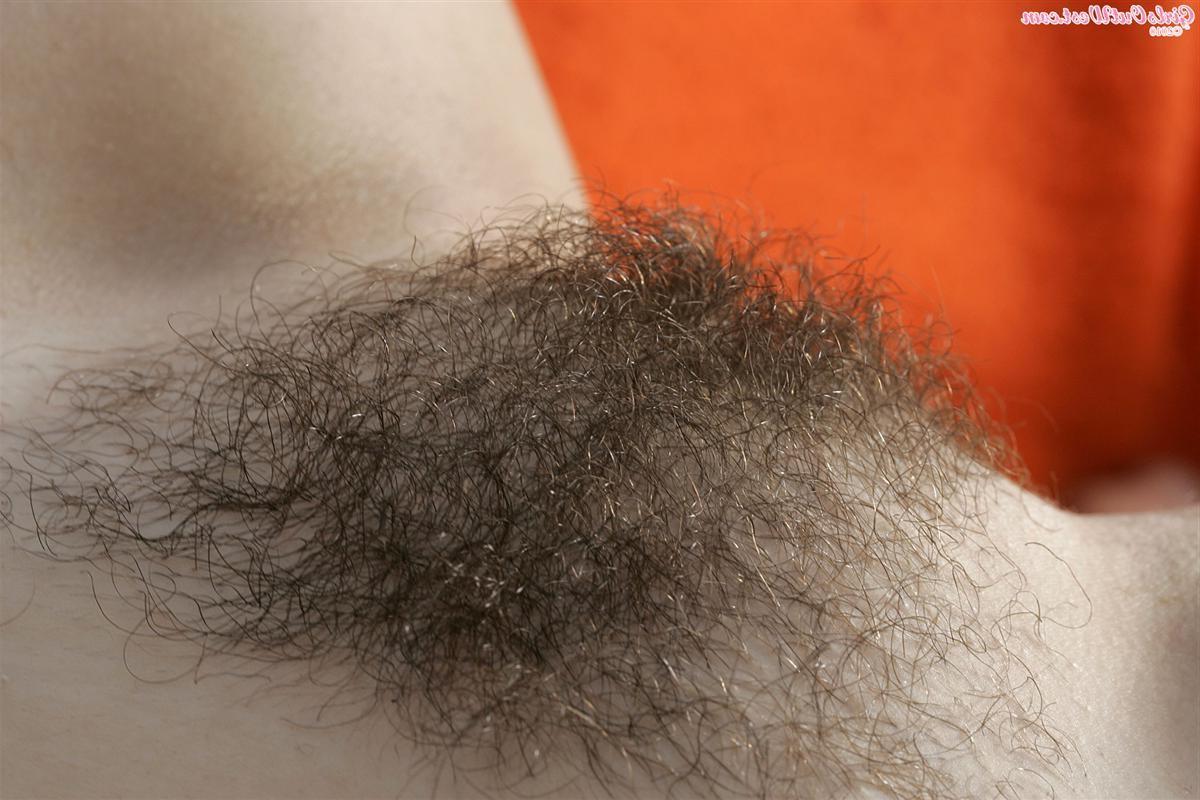 16P Hairy Australian amateur Jette strips off and spreads her pussy