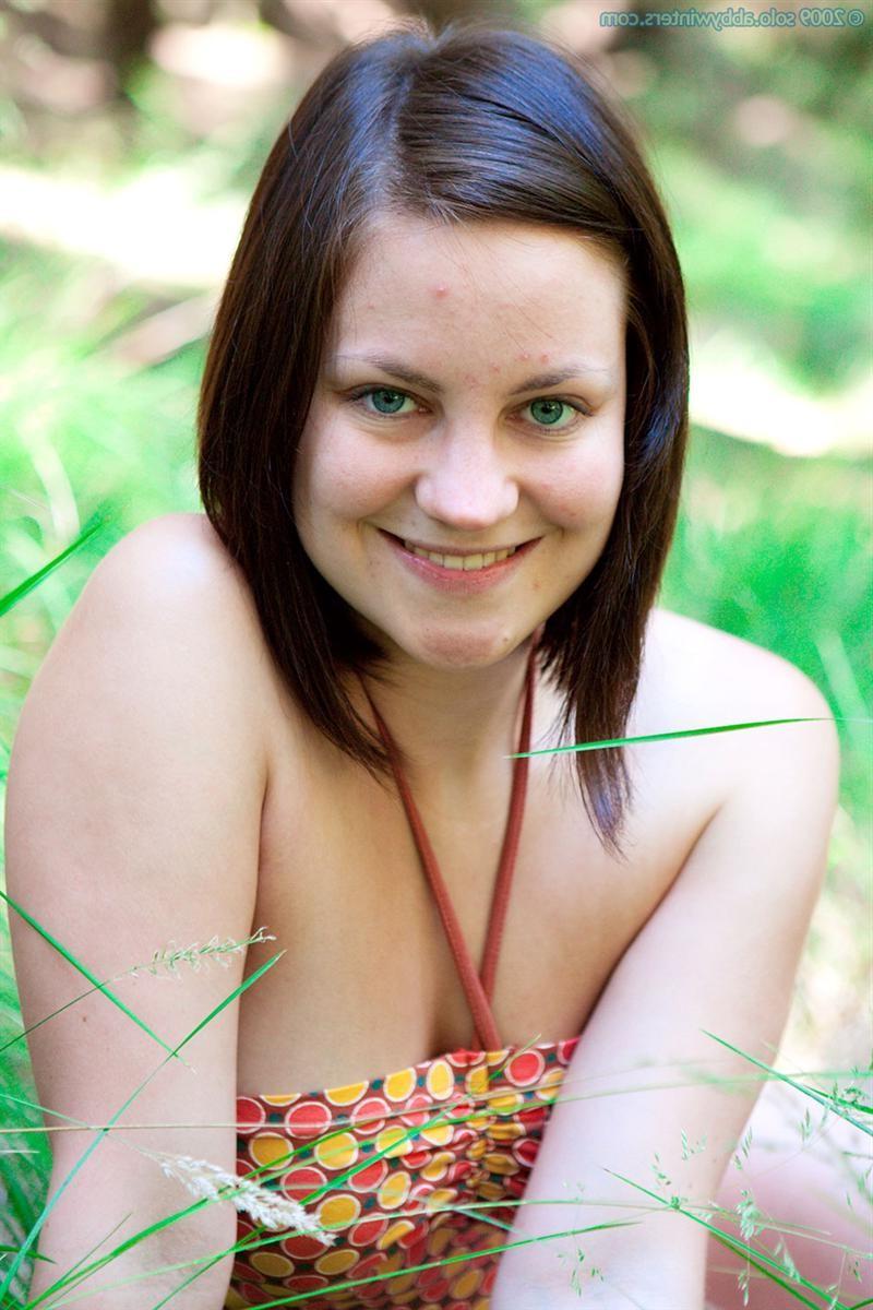 16P Hairy pussey Australian amateur brunette teen outdoors