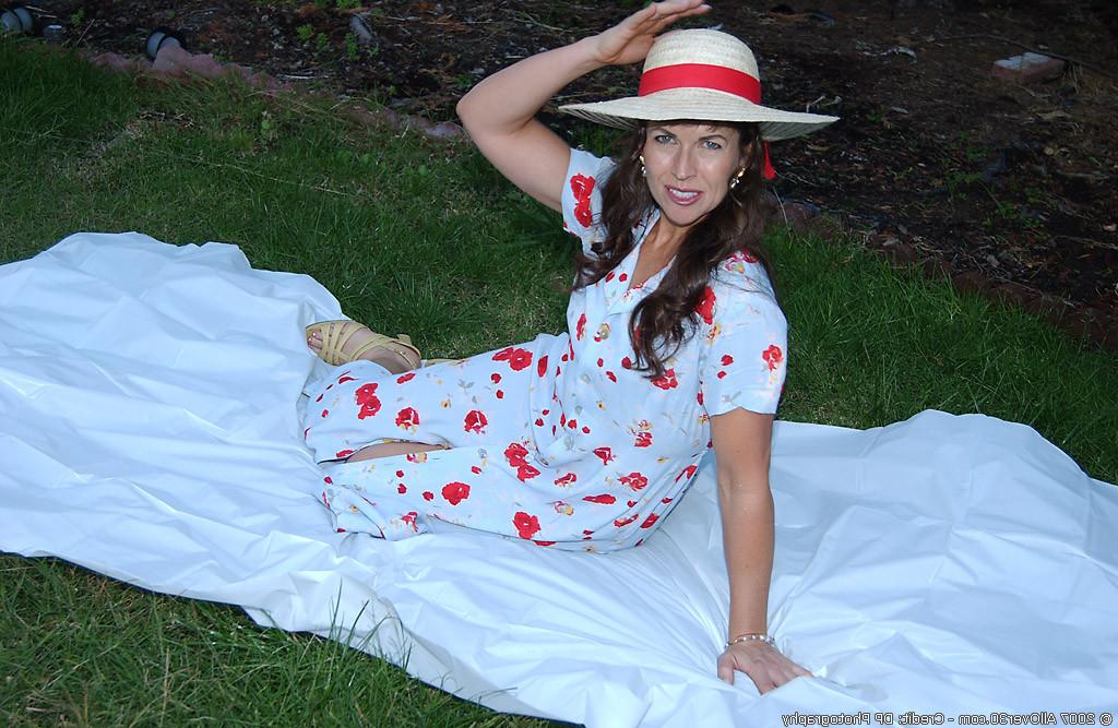 12P gorgeous naturally hairy with a firm athletic body outdoors