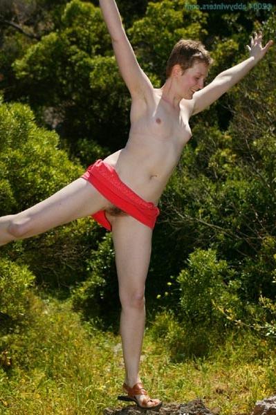 15P Hairy Australian amateur girl outdoors
