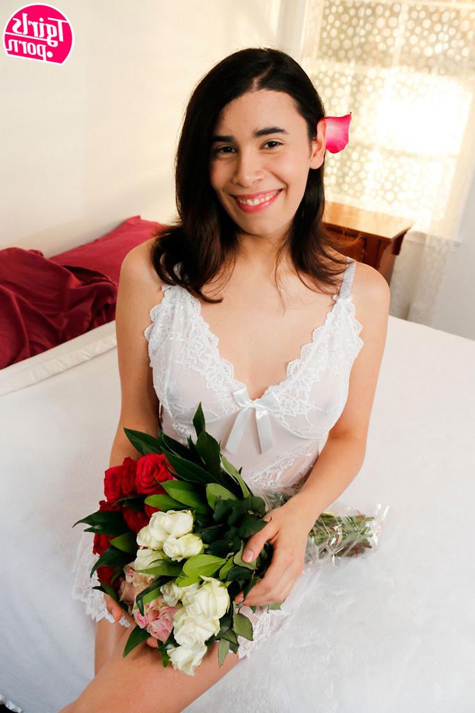 15P Canadian starlet Deflowered by Tgirl