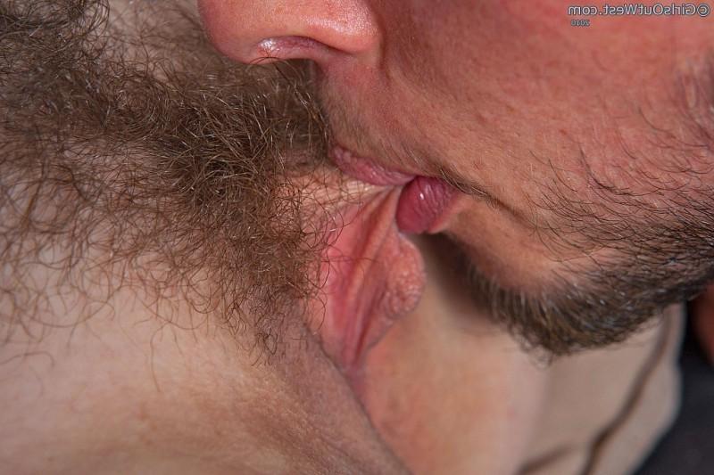 16P Beautiful redhead gets nailed by a stud on the couch