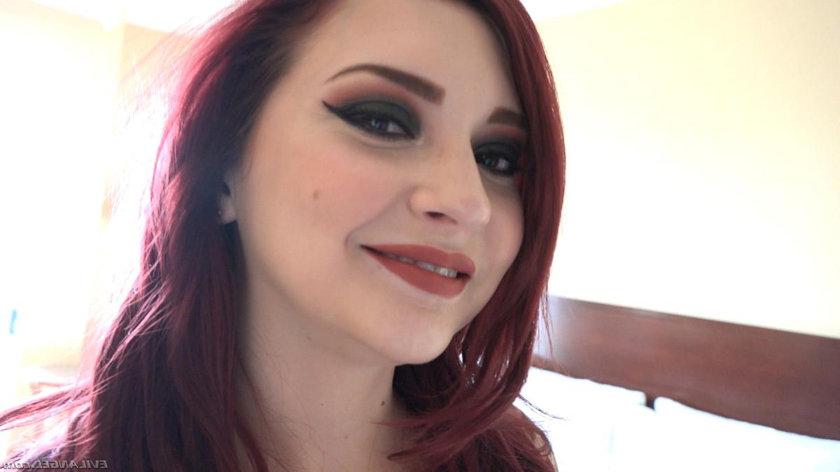 15P Amber Ivy treats her client to raw uninhibited sex