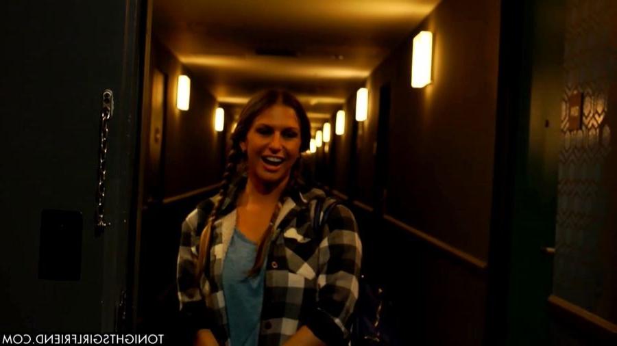 16P Escort Rachel Roxxx meets a client in a hotel