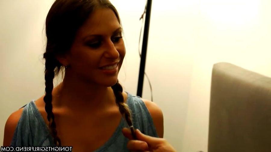 16P Escort Rachel Roxxx meets a client in a hotel