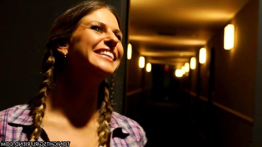 16P Escort Rachel Roxxx meets a client in a hotel