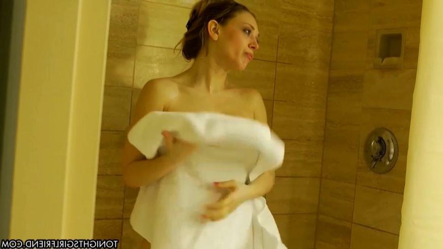 16P Famous Kagney Linn Karter escorting with two guys