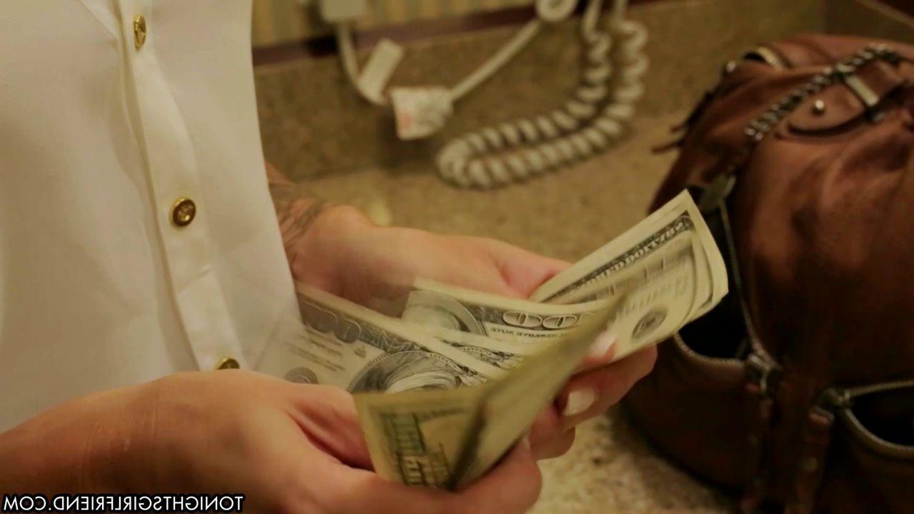 16P Tattooed escort Juelz Ventura meets her new client