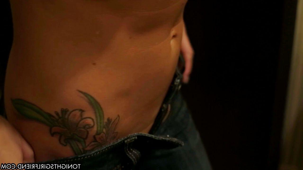 16P Tattooed escort Juelz Ventura meets her new client